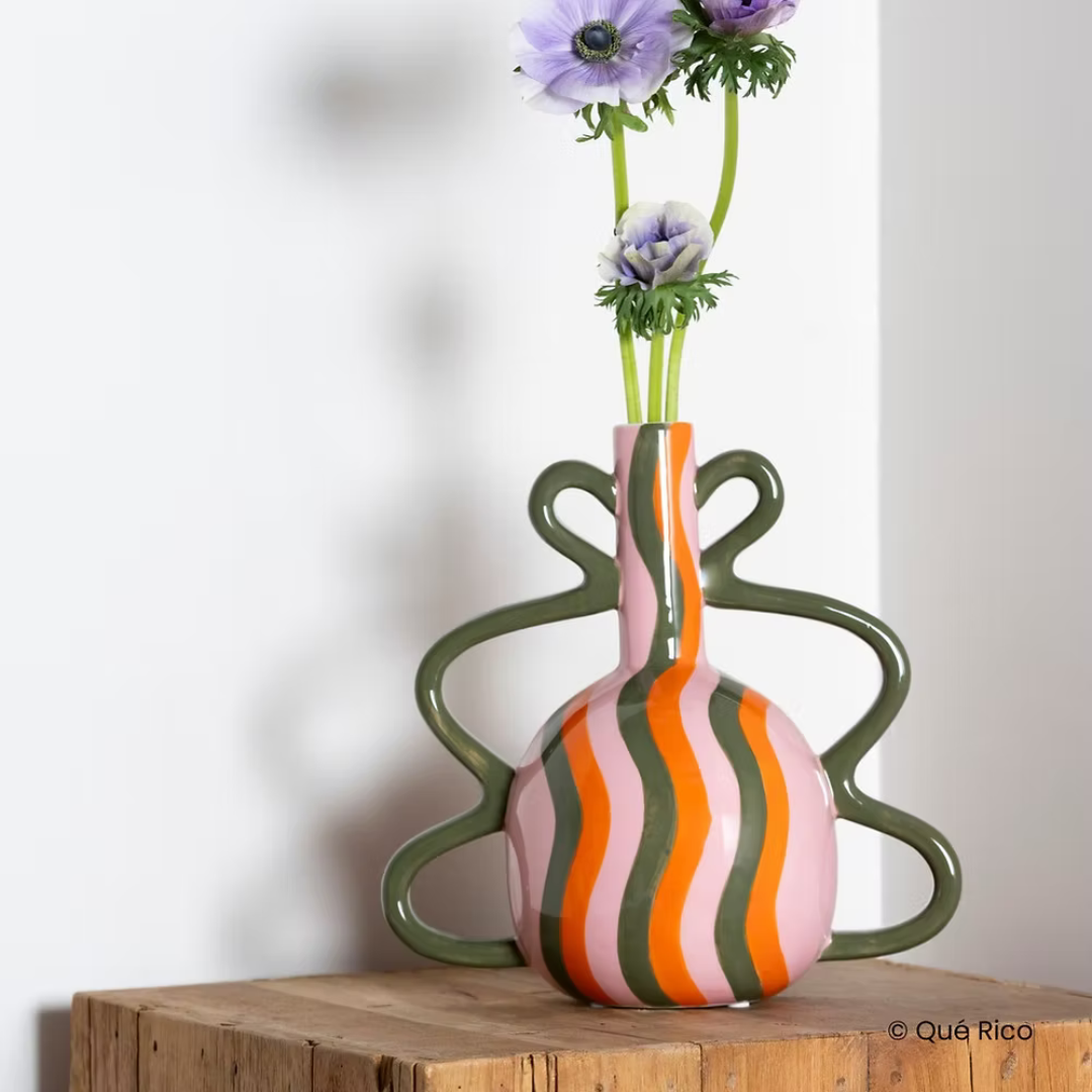 Hand-painted Sofía Vase with Squiggle Wiggle pattern in pink, orange, and olive green, featuring an organic ceramic shape and displayed with flowers inside