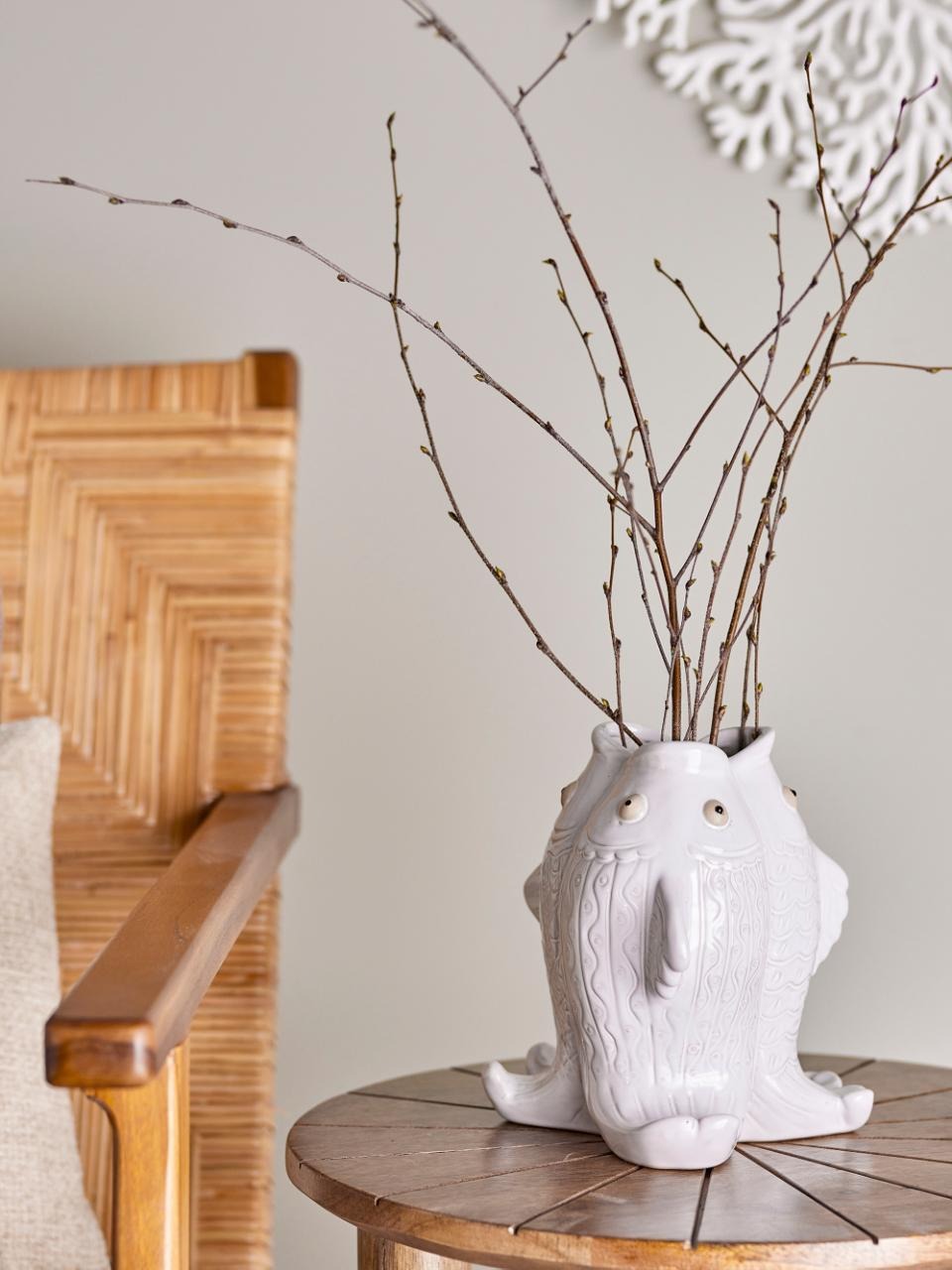 Fili Vase – Fish-shaped white stoneware vase displayed on a table with dried flowers inside, coastal-inspired decorative home accent