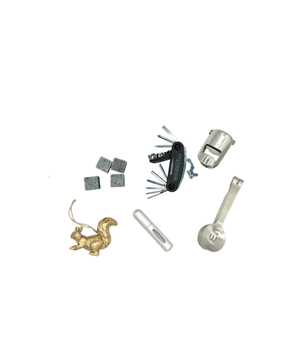 Collection of gifts that you can found in the Opulent Christmas Cracker Set of 6 on a white background