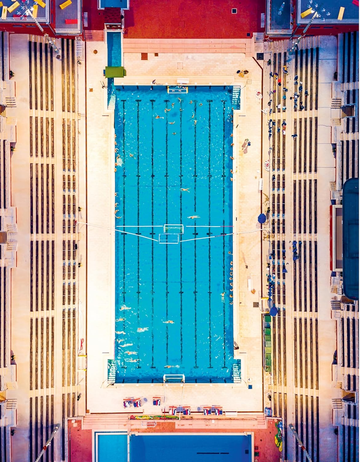Top-down view of a swimming pool with lanes and starting blocks.