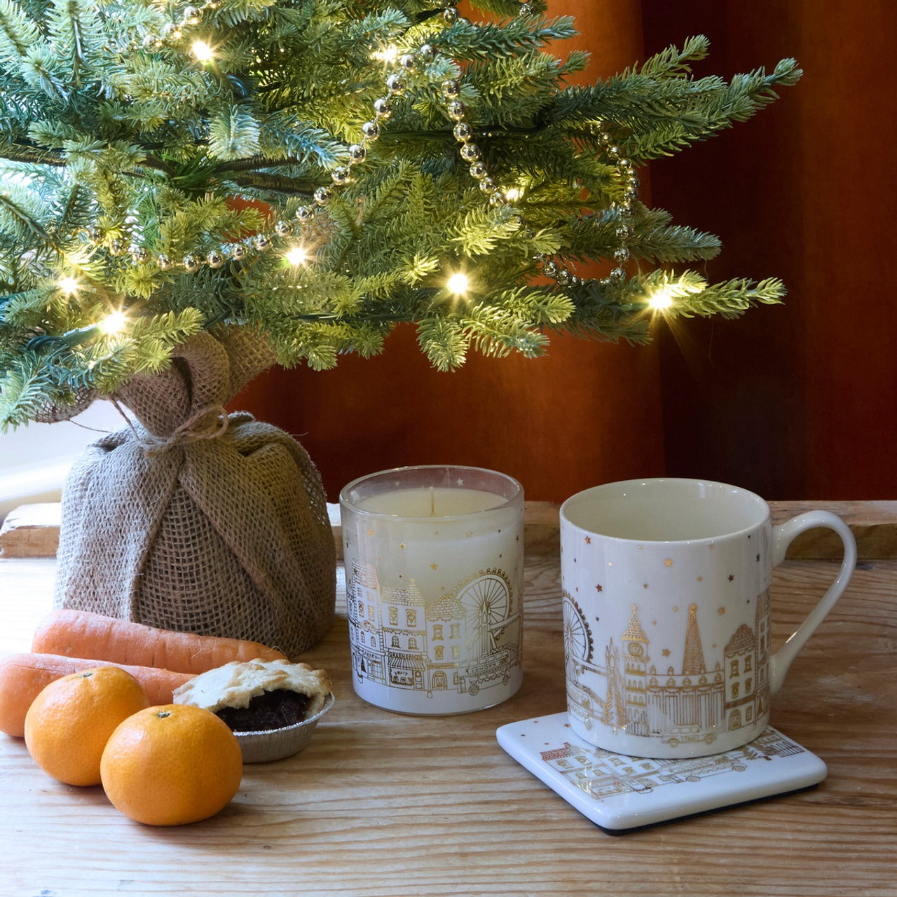 gold London Scene scente candle matching with the gold london scene mug and coaster under the Christmas tree.