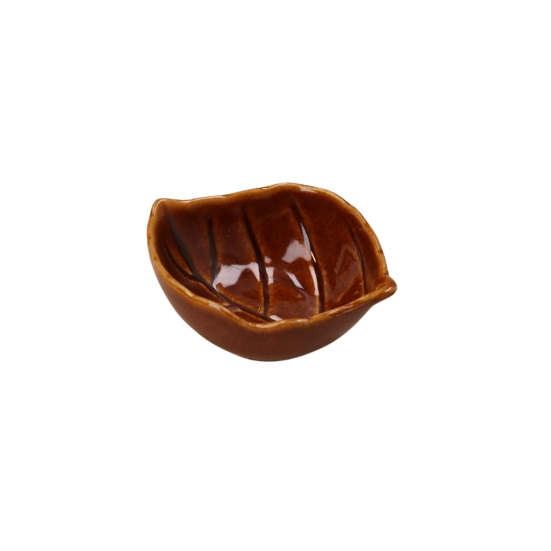Brown stoneware mini leaf dish, small leaf-shaped trinket plate for spices, sauces, rings, or bracelets, autumn-inspired tableware on a white background